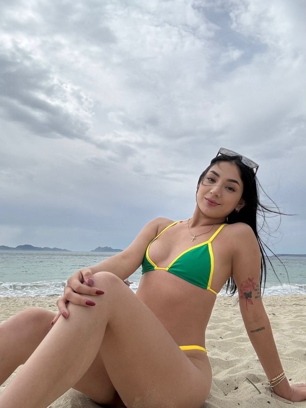 611302514 | EMILY | Chica