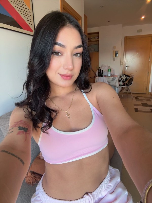 611302514 | EMILY | Chica