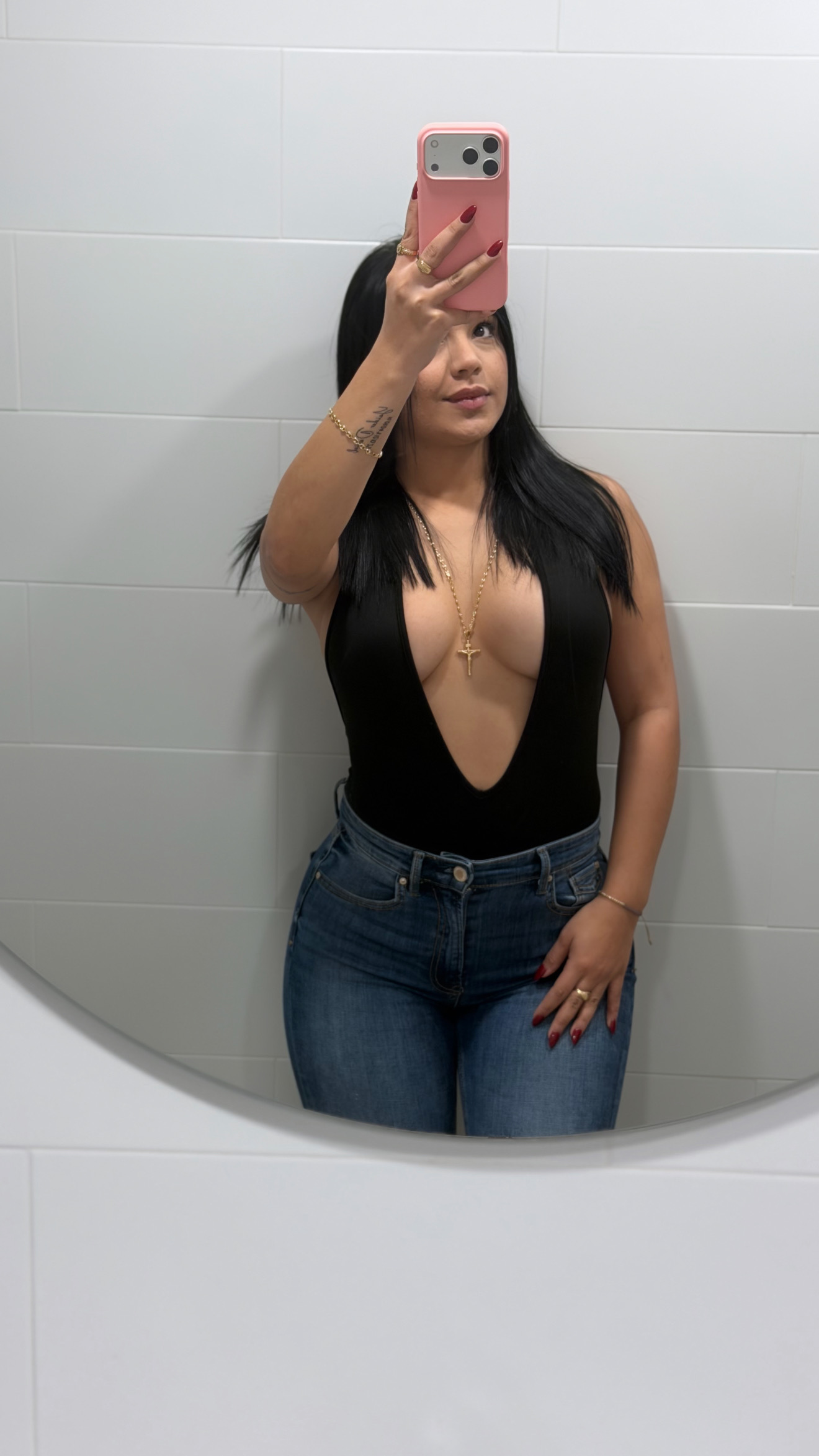 613399940 | KARINA | Chica