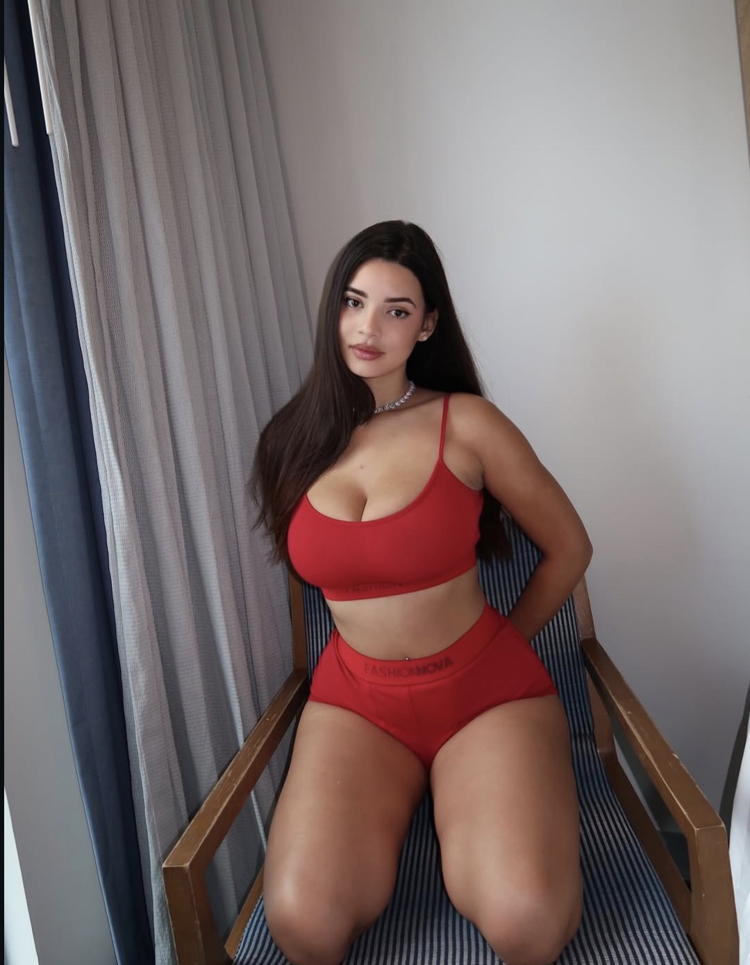 675365136 | KARLA | Chica