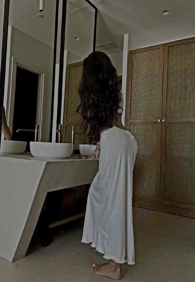 695343262 | LISA | Chica