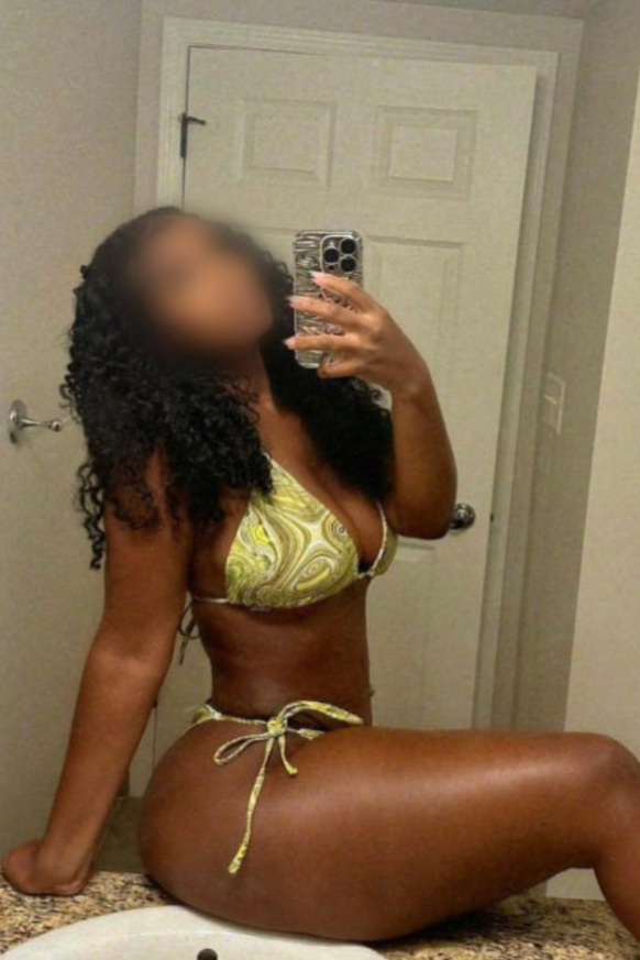 605411617 | LUCIA | Chica