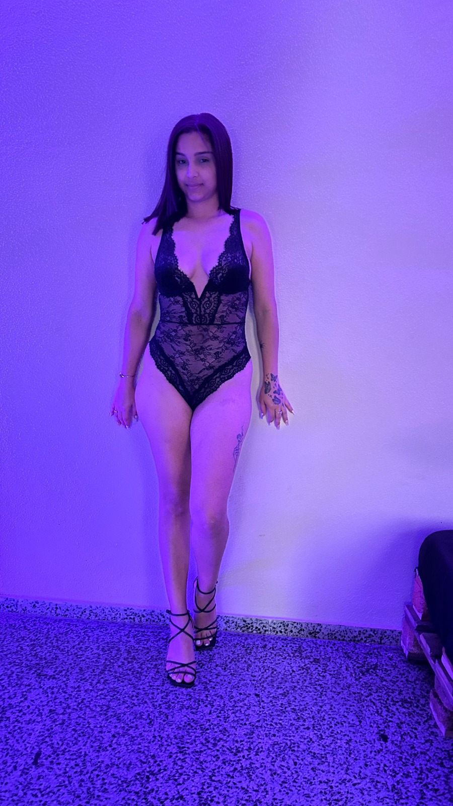 670345616 | SOFIA | Chica