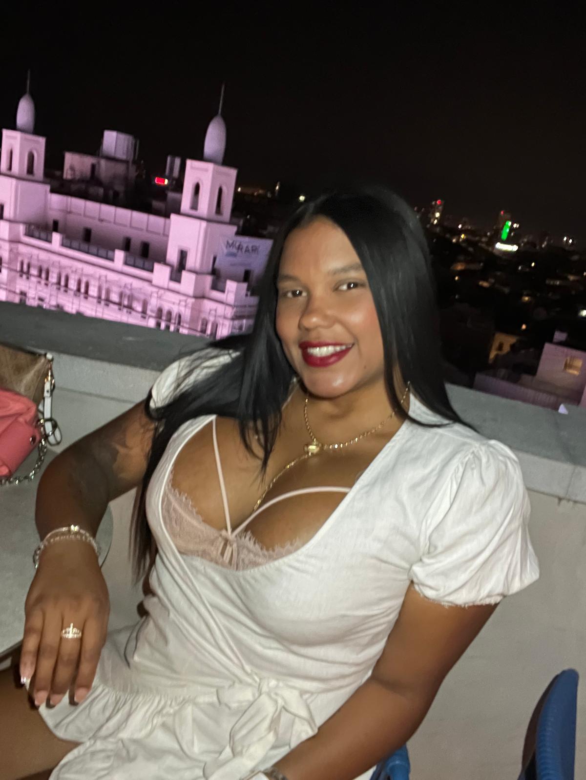 670345629 | CAROLINA | Chica