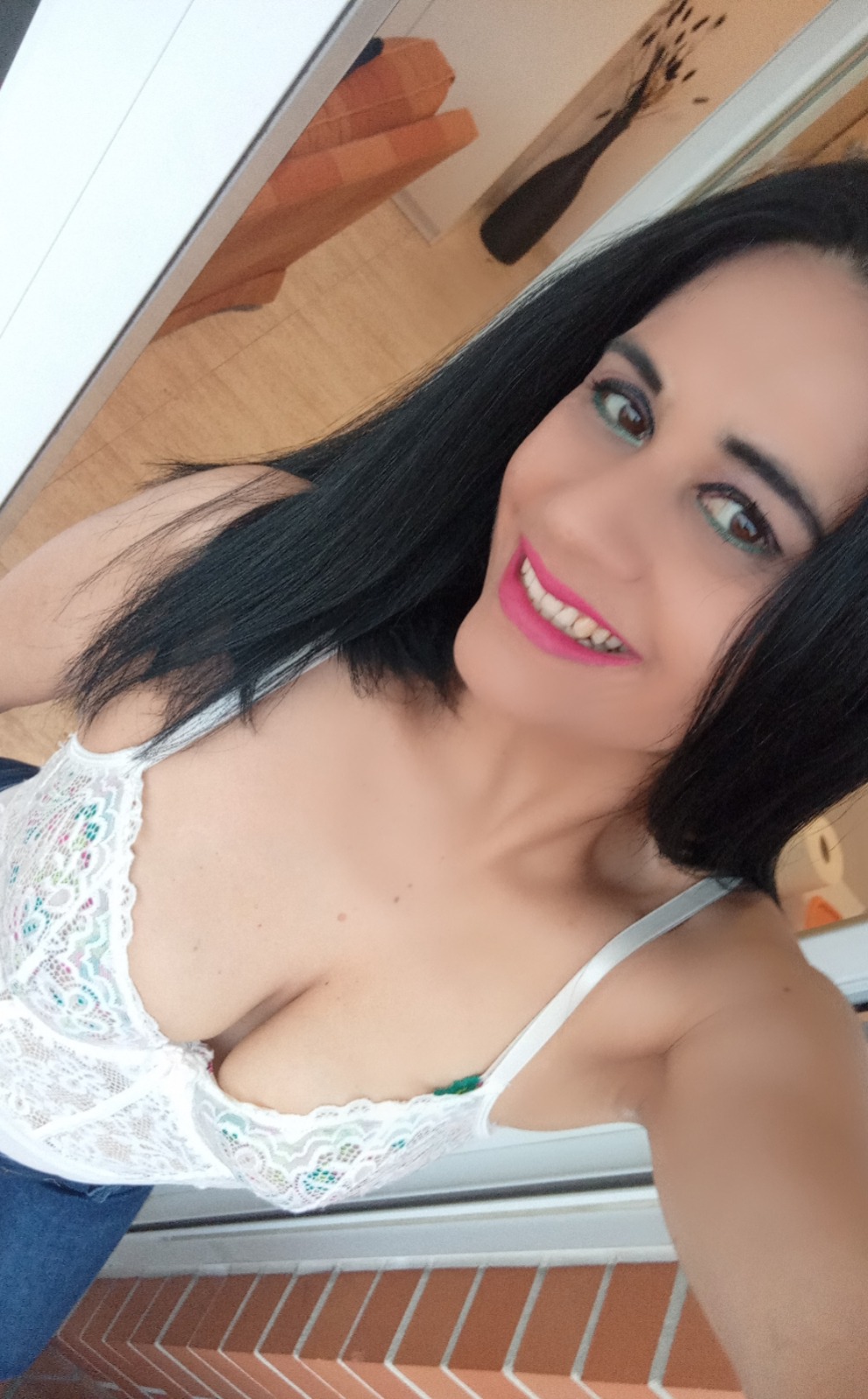 643625291 | LAURI | Chica