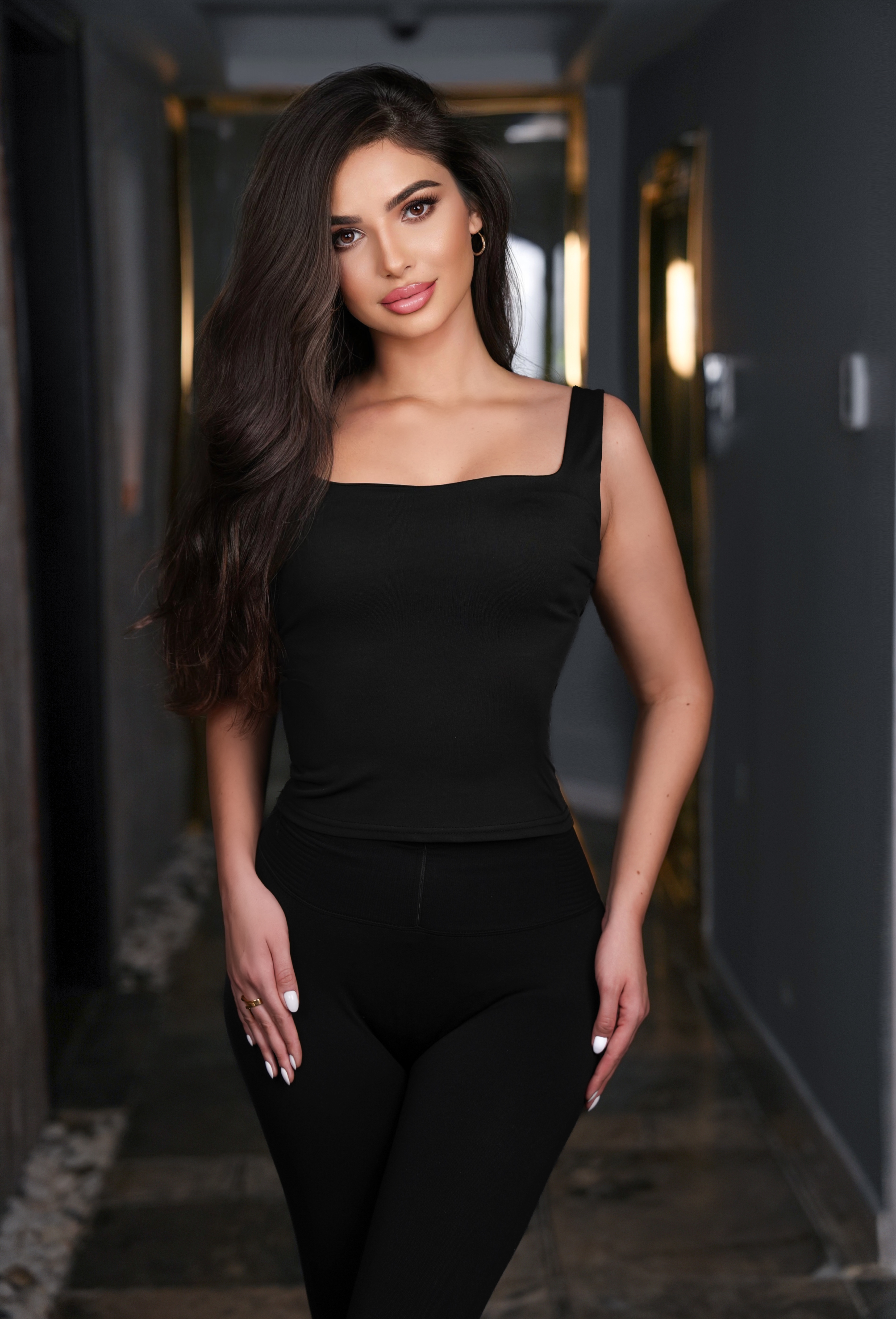 644257050 | KIRA | Chica