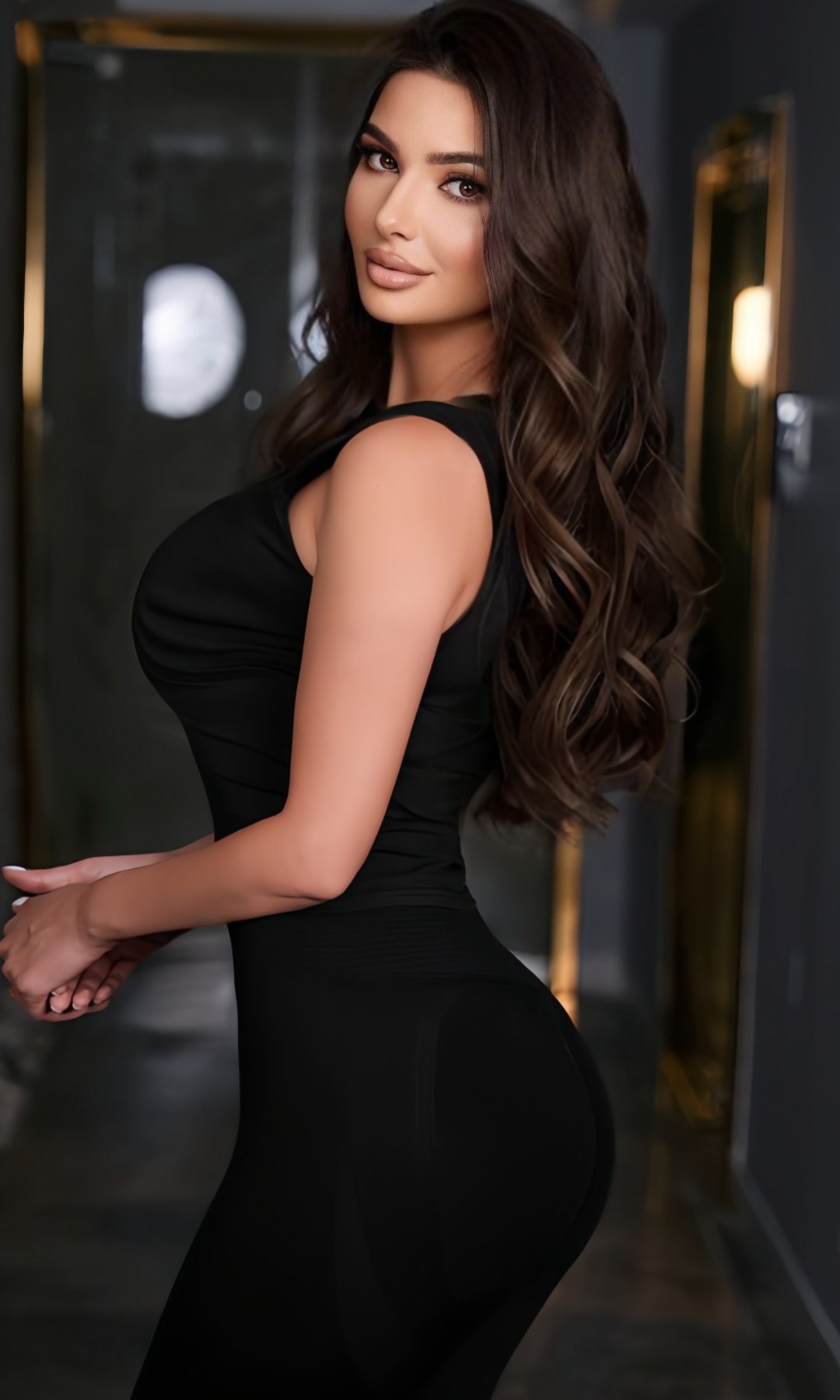 644257050 | KIRA | Chica