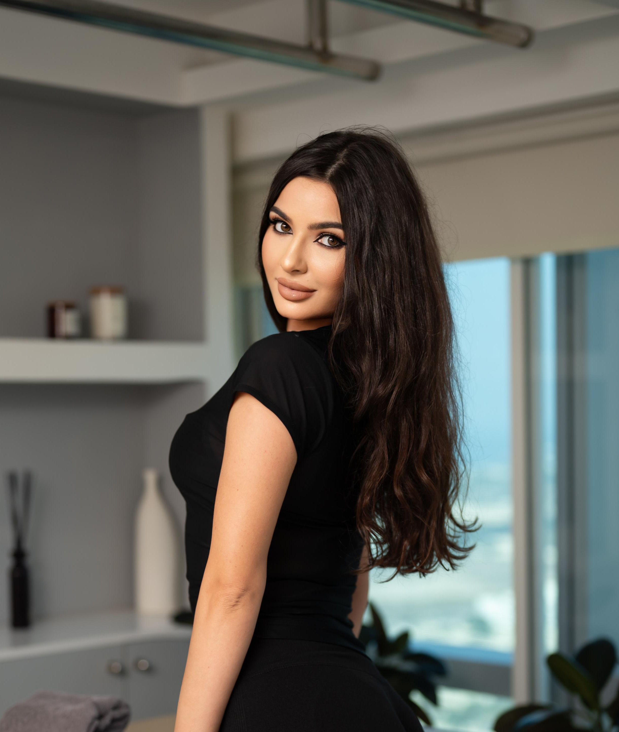 644257050 | KIRA | Chica