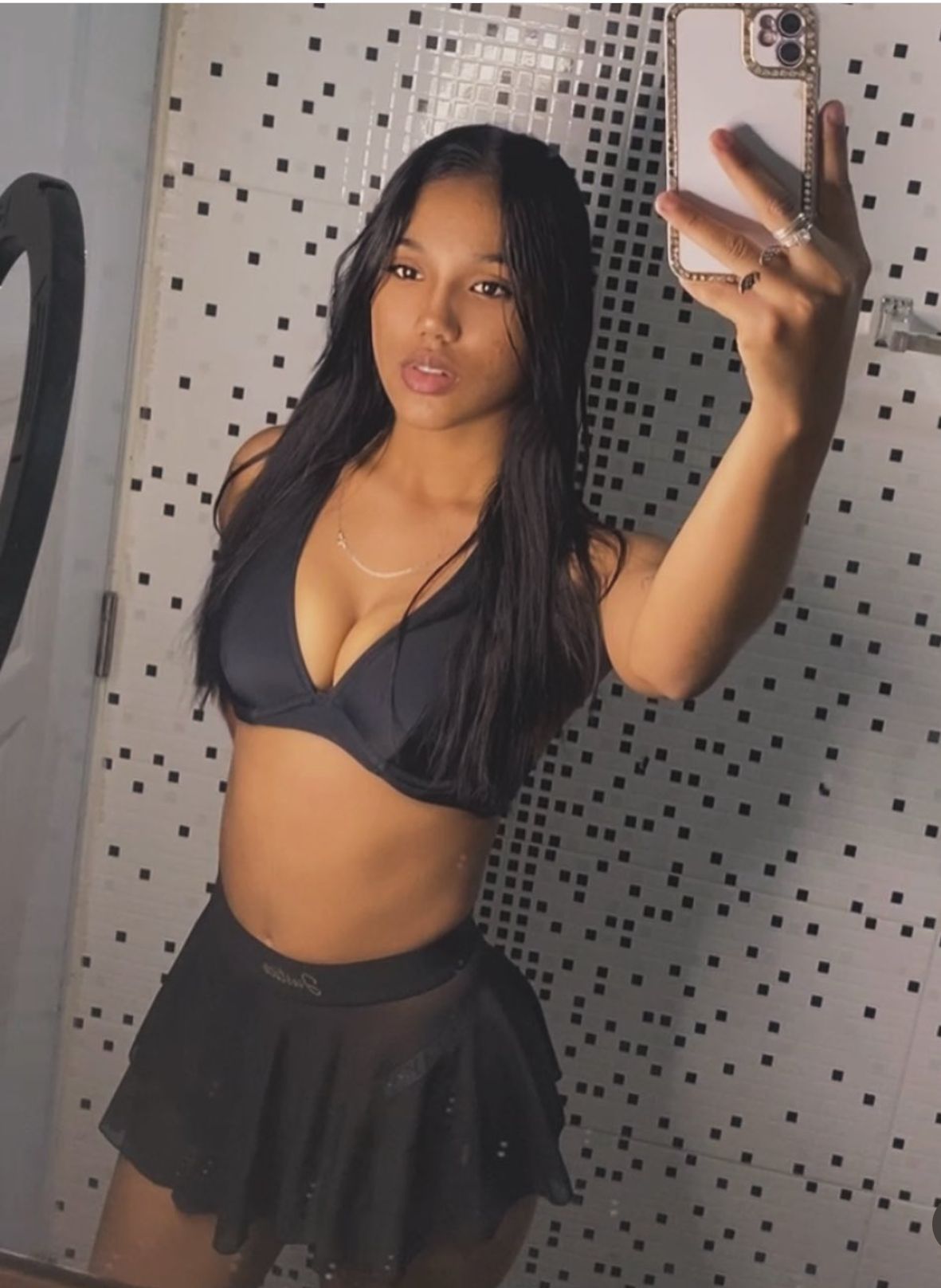 667595510 | LETICIA | Chica