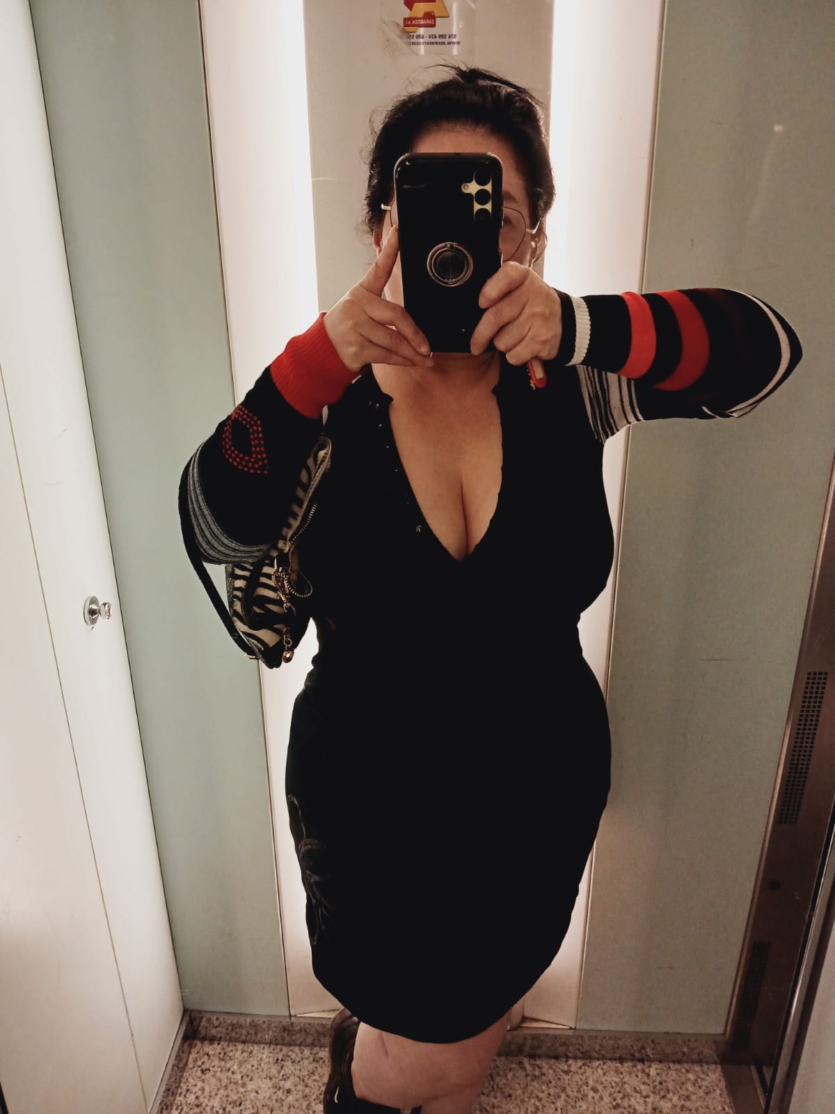 643448920 | HADE | Chica