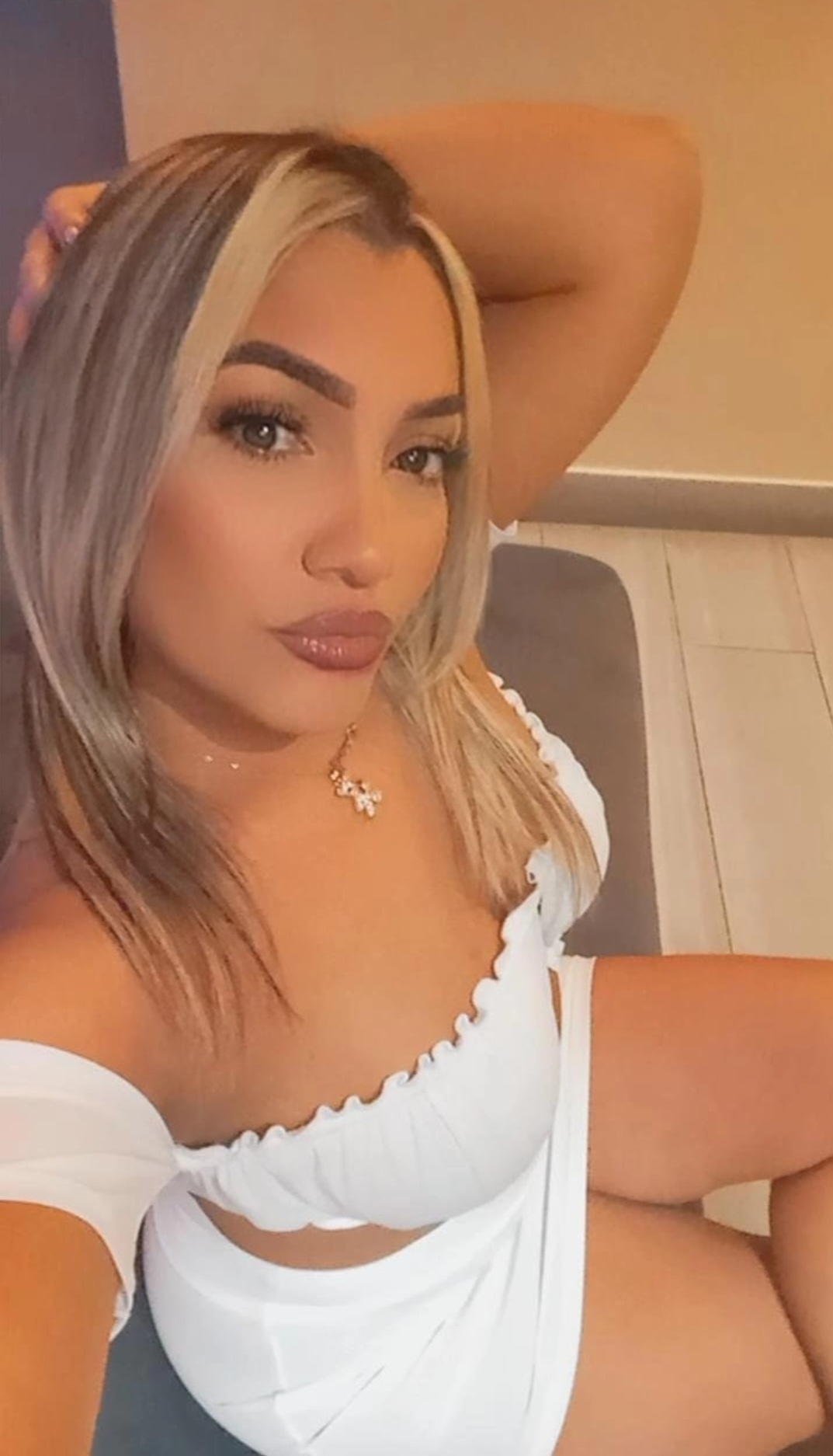 689462372 | GABY | Puta