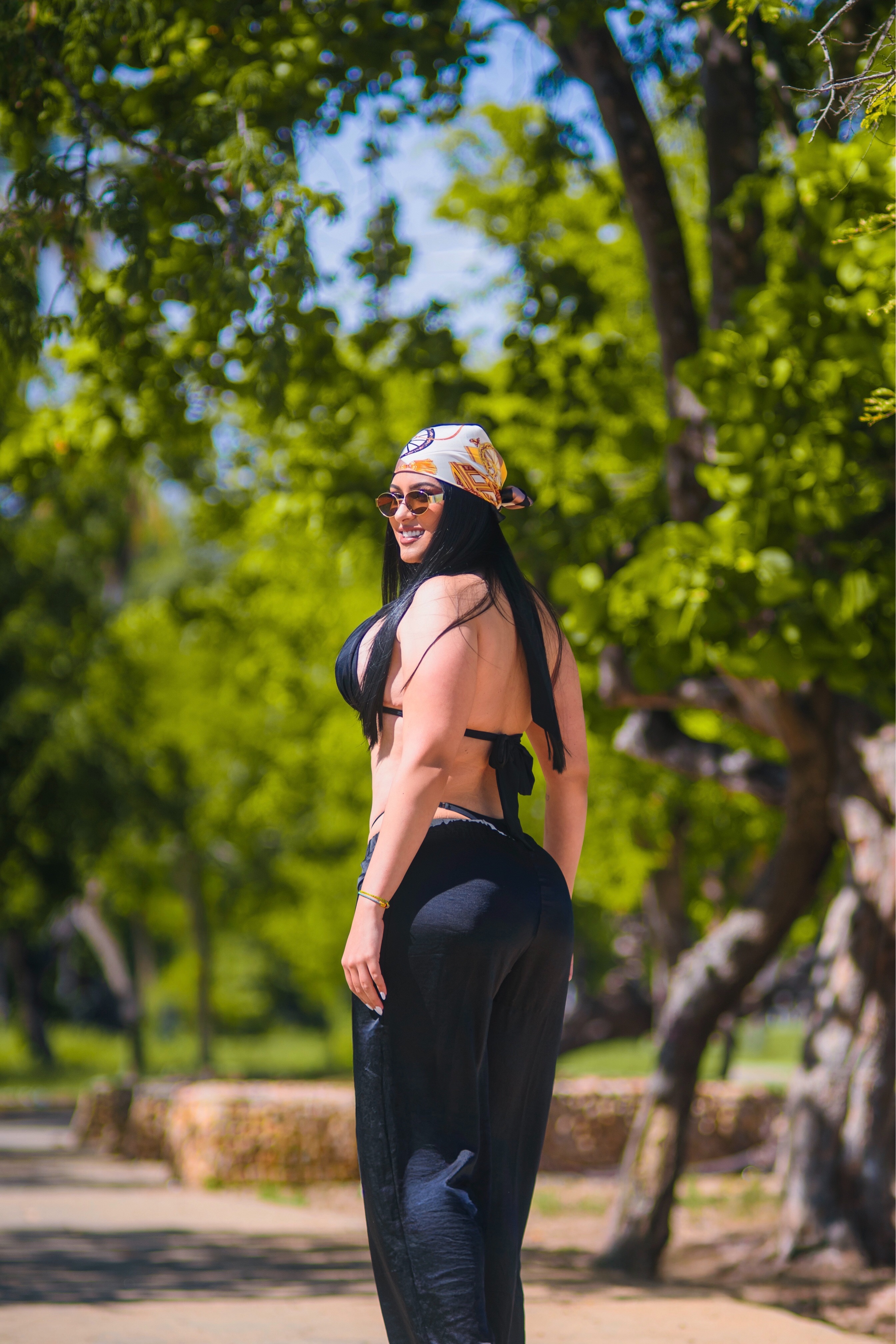 641735752 | SHARON | Chica