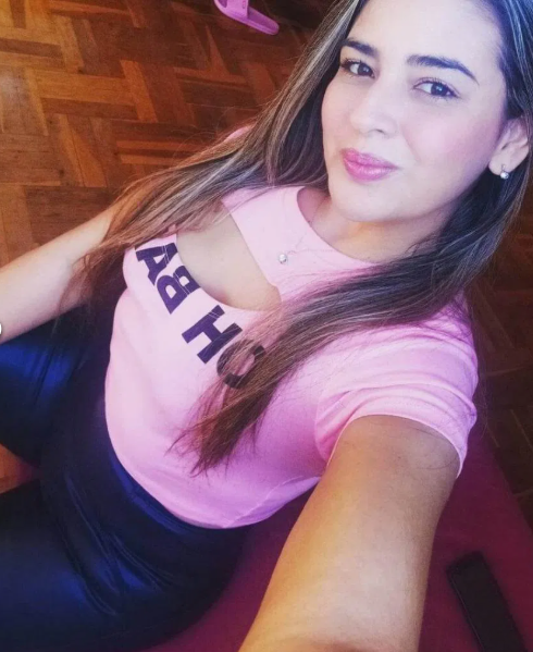 613436737 | ALEXIA | Chica