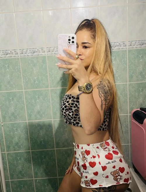 668541775 | MIA | Chica