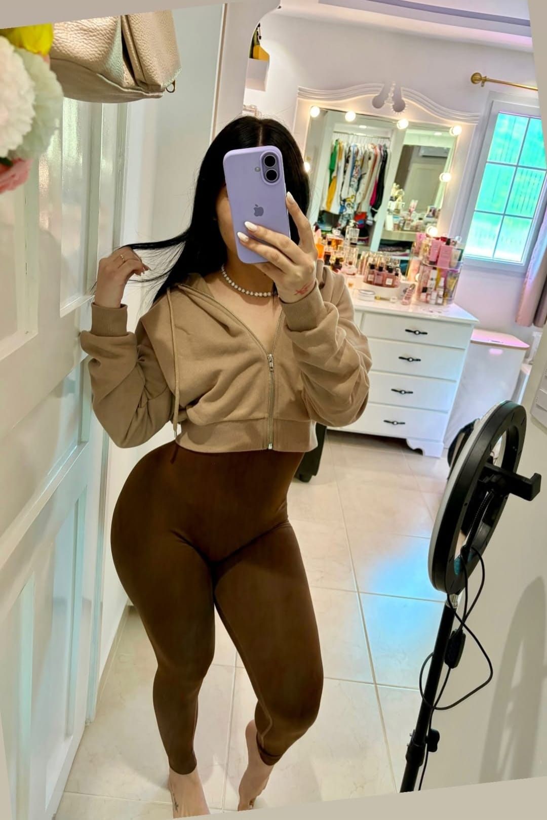 634184885 | SAHARI | Chica