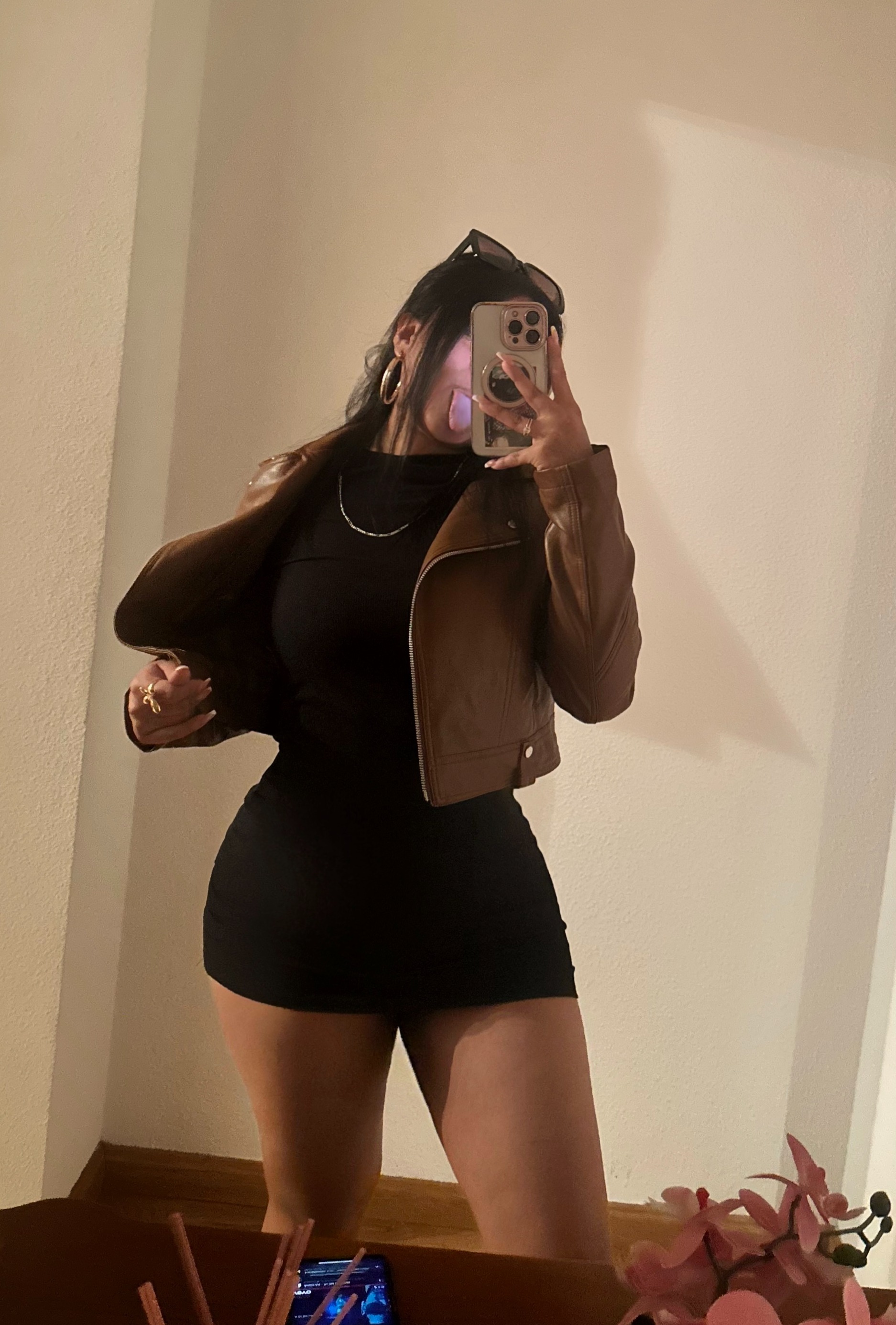 670705866 | CATTALEIAH | Chica