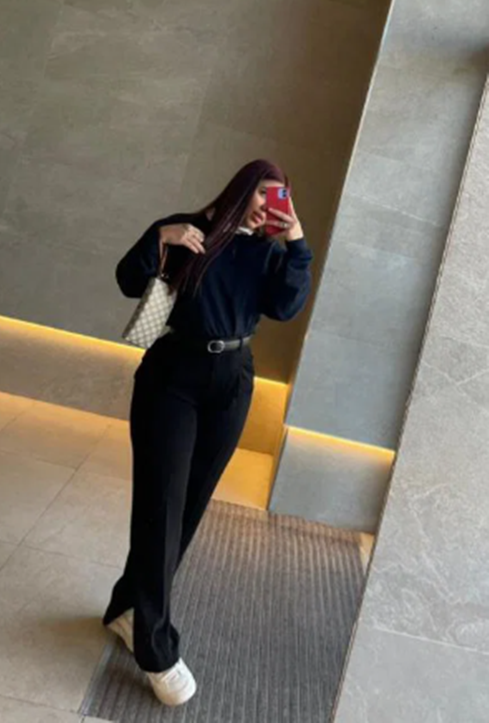 613331245 | NIKOLL | Chica