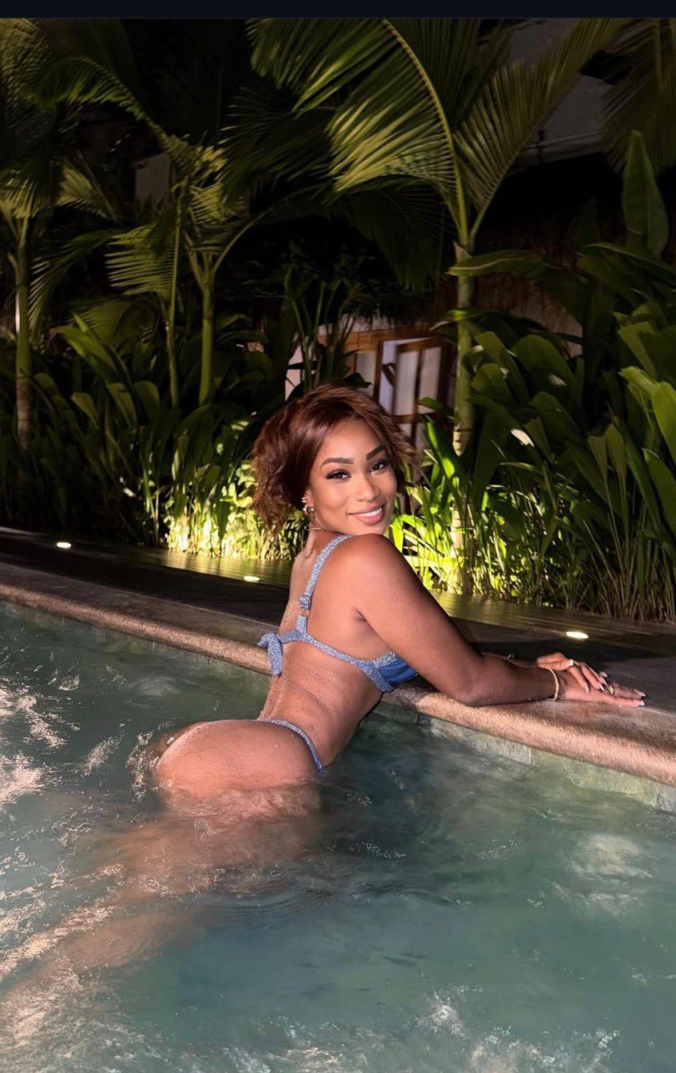 695773718 | KARLA | Chica