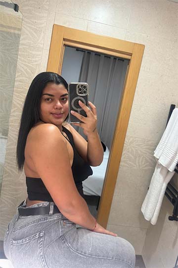 680687637 | ANGELA | Chica