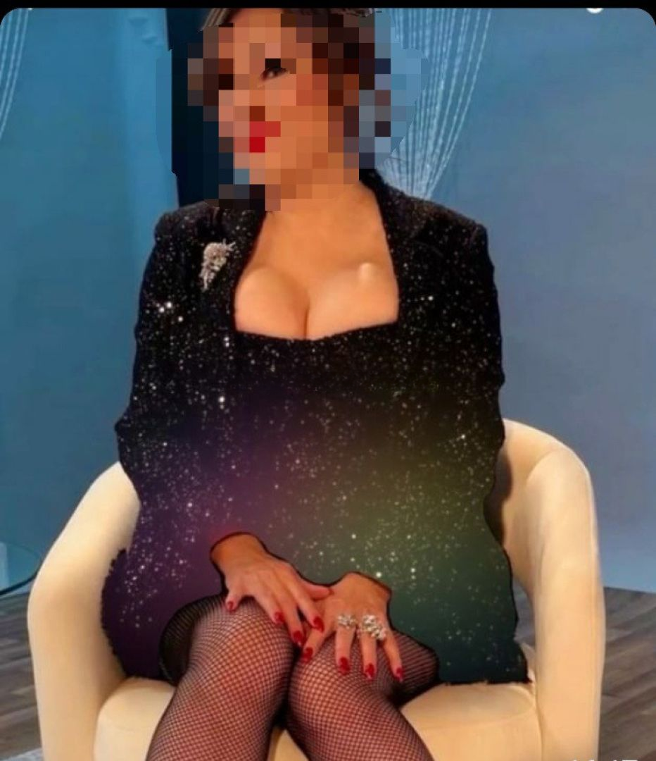 688416233 | ALBA | Chica