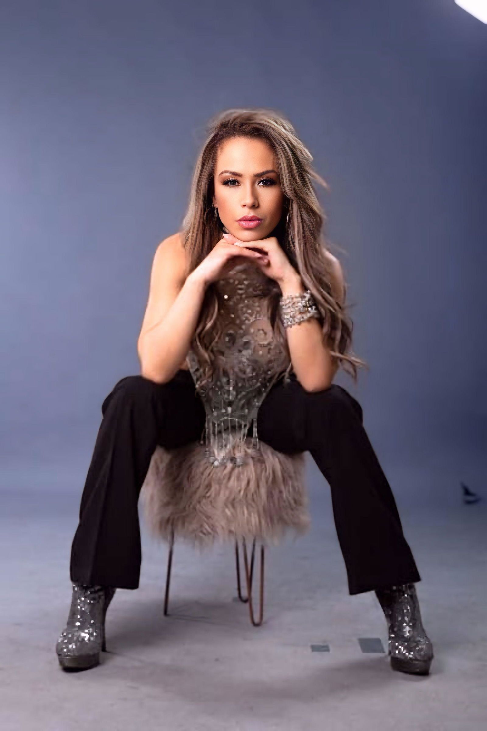 672564047 | Natalia | Chica