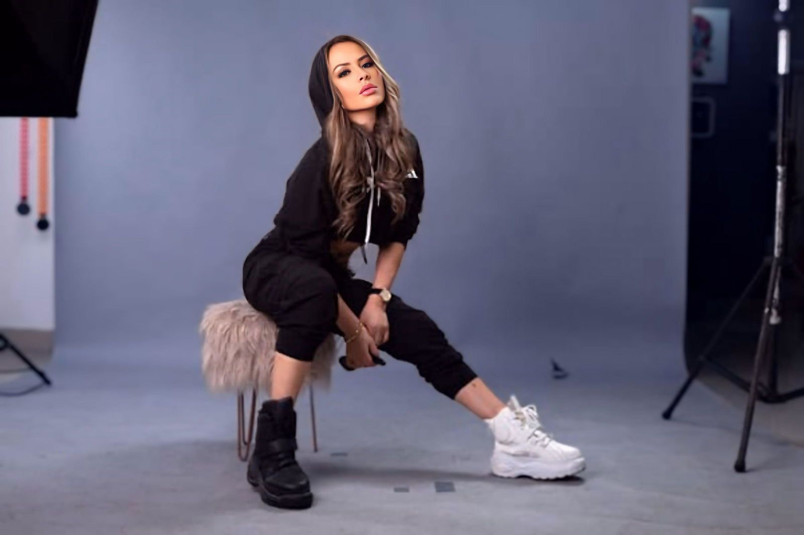 672564047 | Natalia | Chica