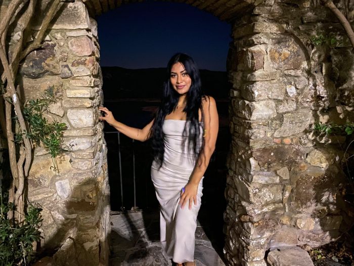 603484094 | MIA | Chica