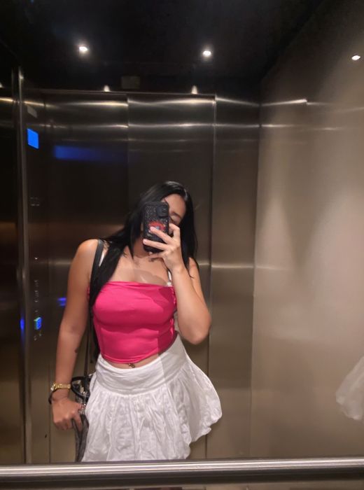 603484094 | MIA | Chica