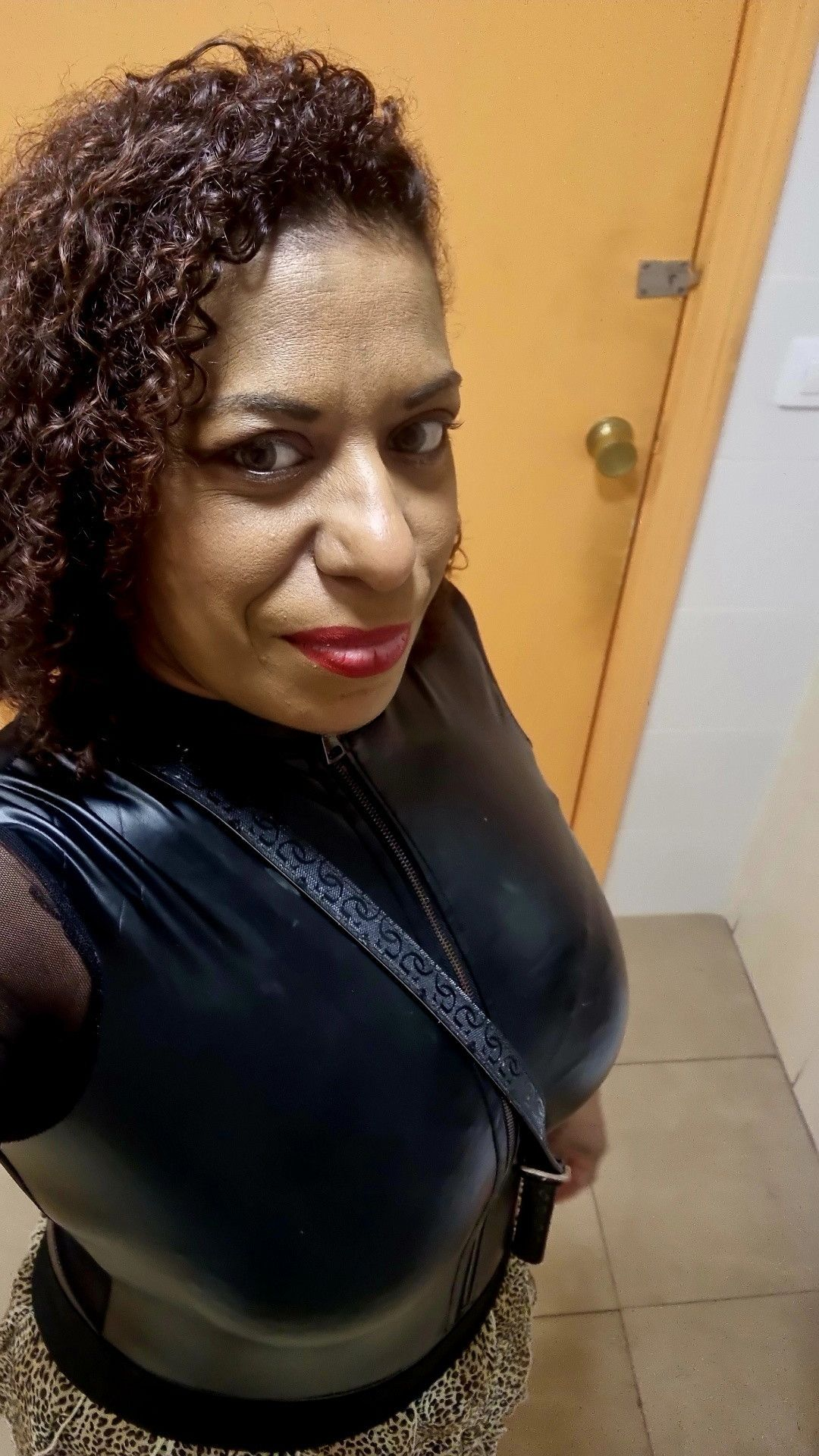 602446592 | Cris | Chica