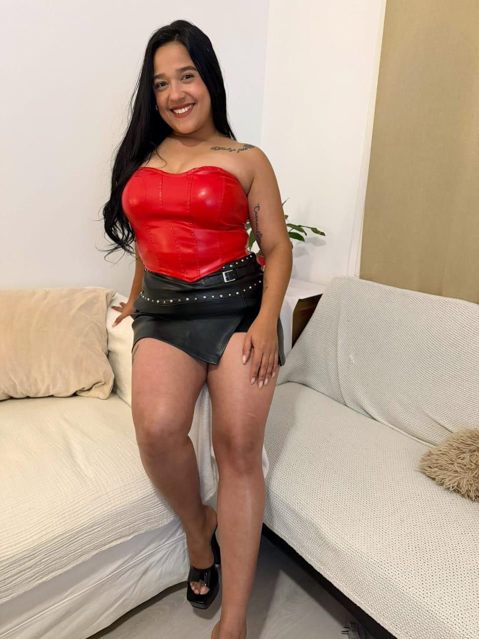 686213700 | SCARLET | Chica