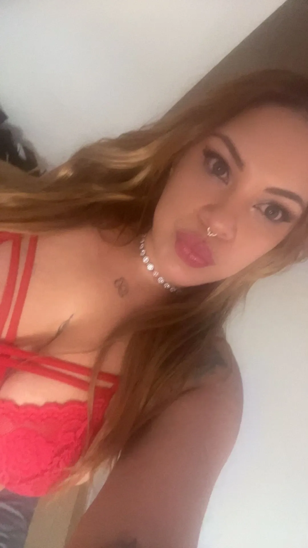 624338962 | ELENA | Chica