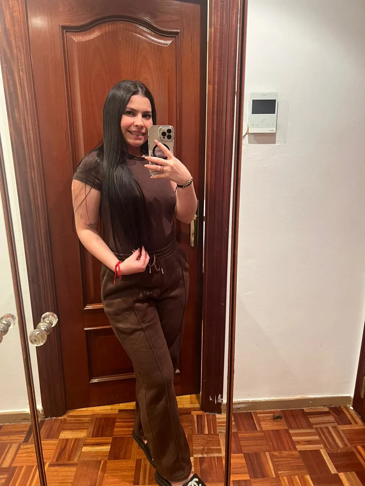 631436259 | NICOL | Chica