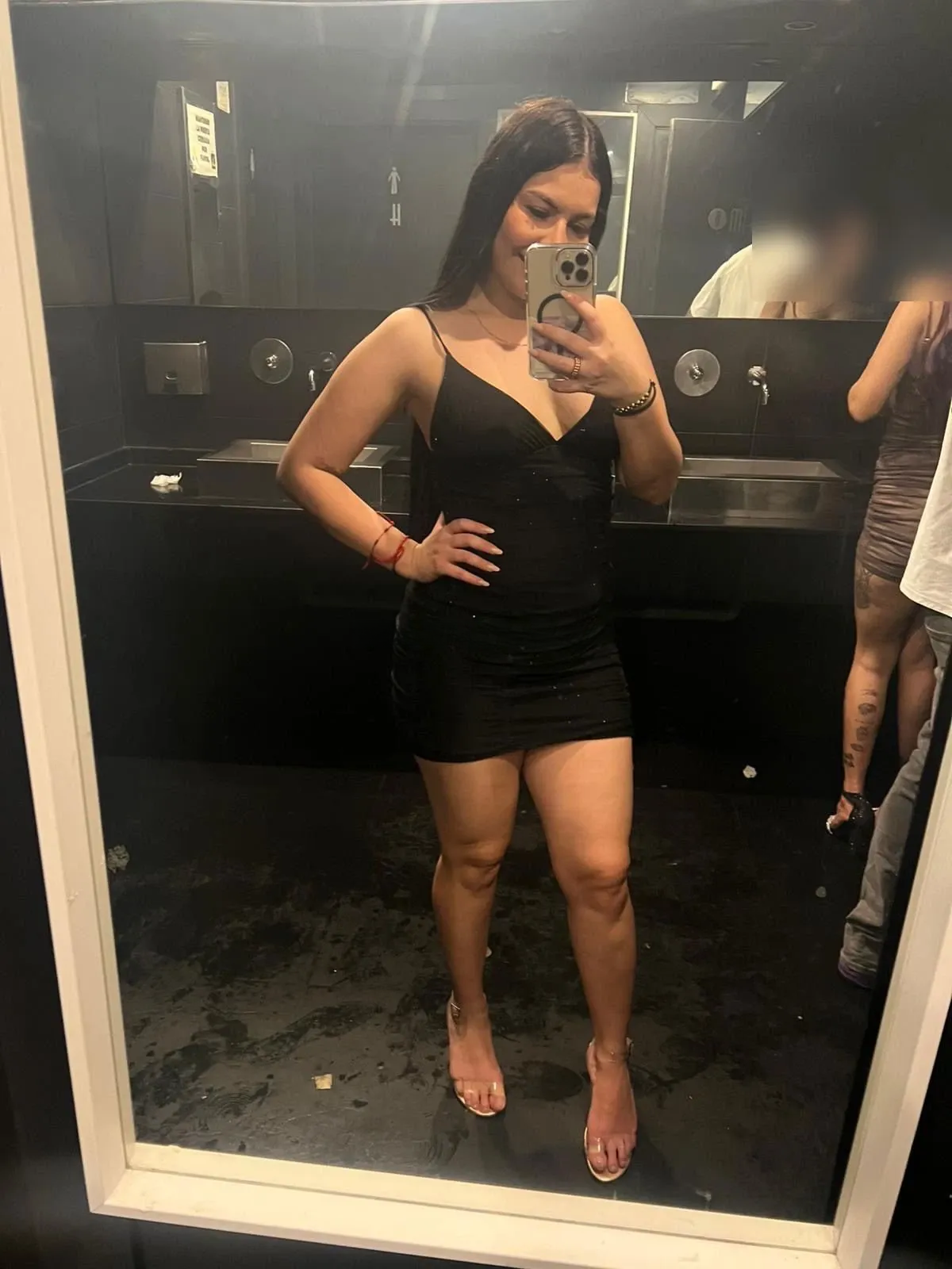 631436259 | NICOL | Chica