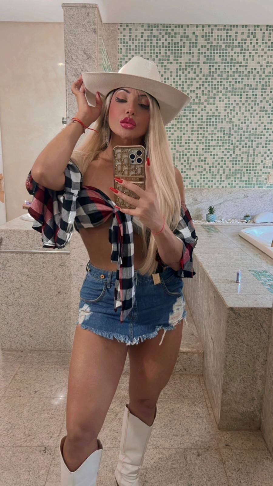 622075969 | BARBIE | Chica