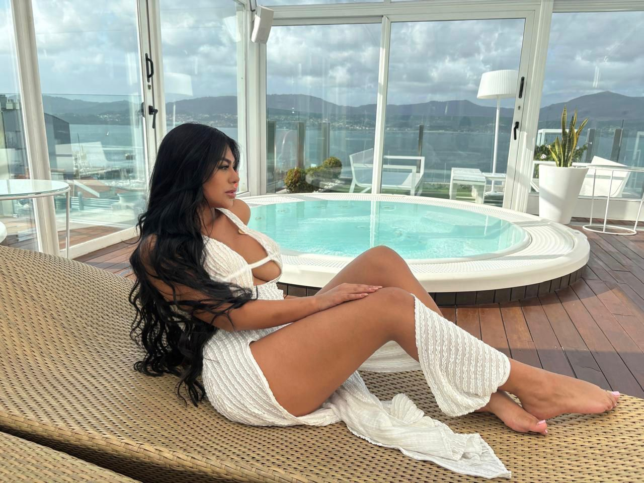 603723835 | ESMERALDA | Chica