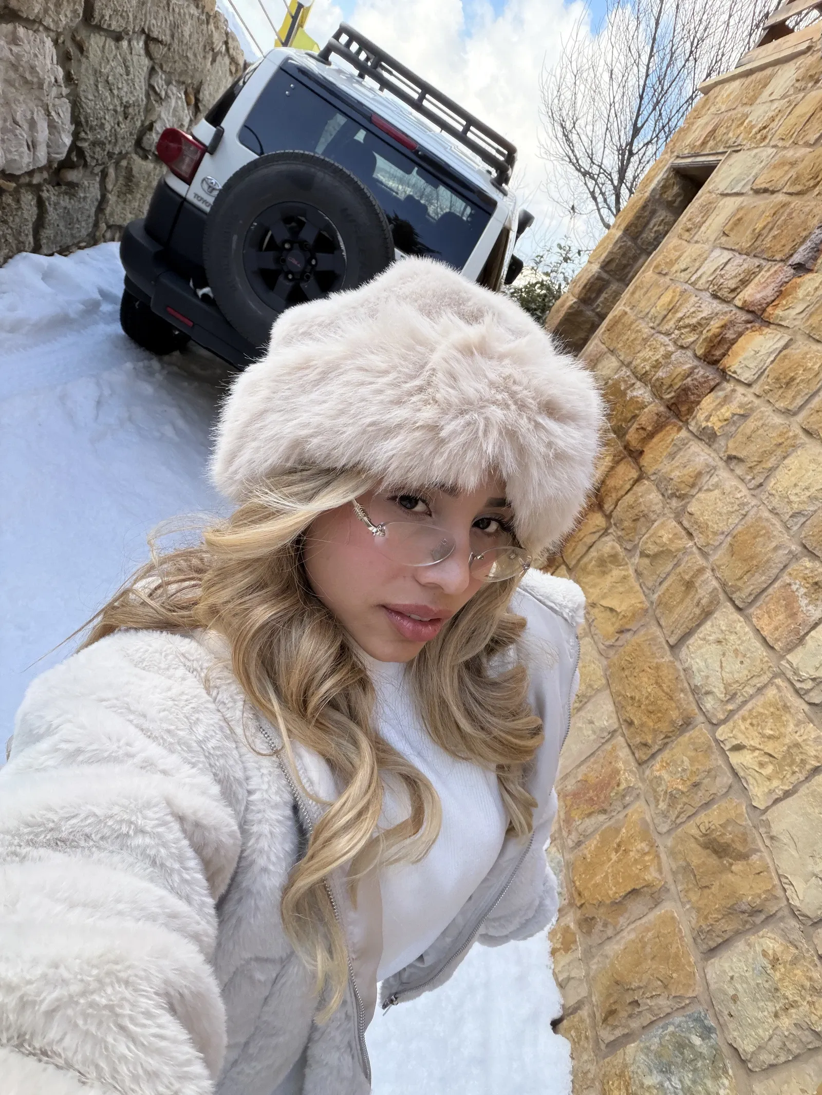 664297601 | ABRIL | Chica