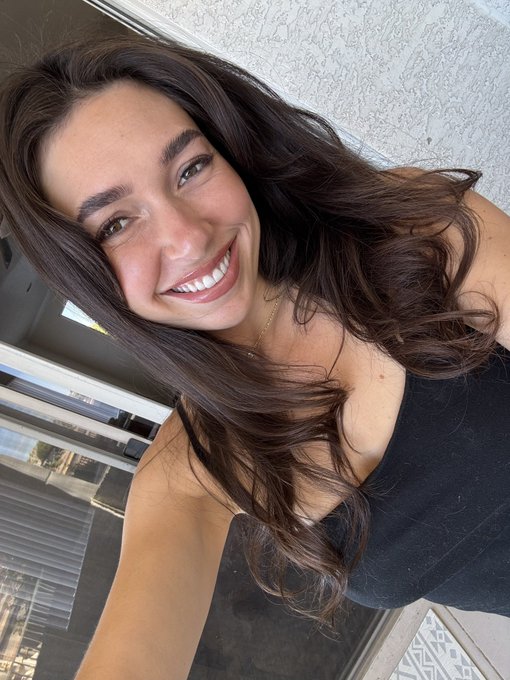 691469861 | DANIELA | Chica