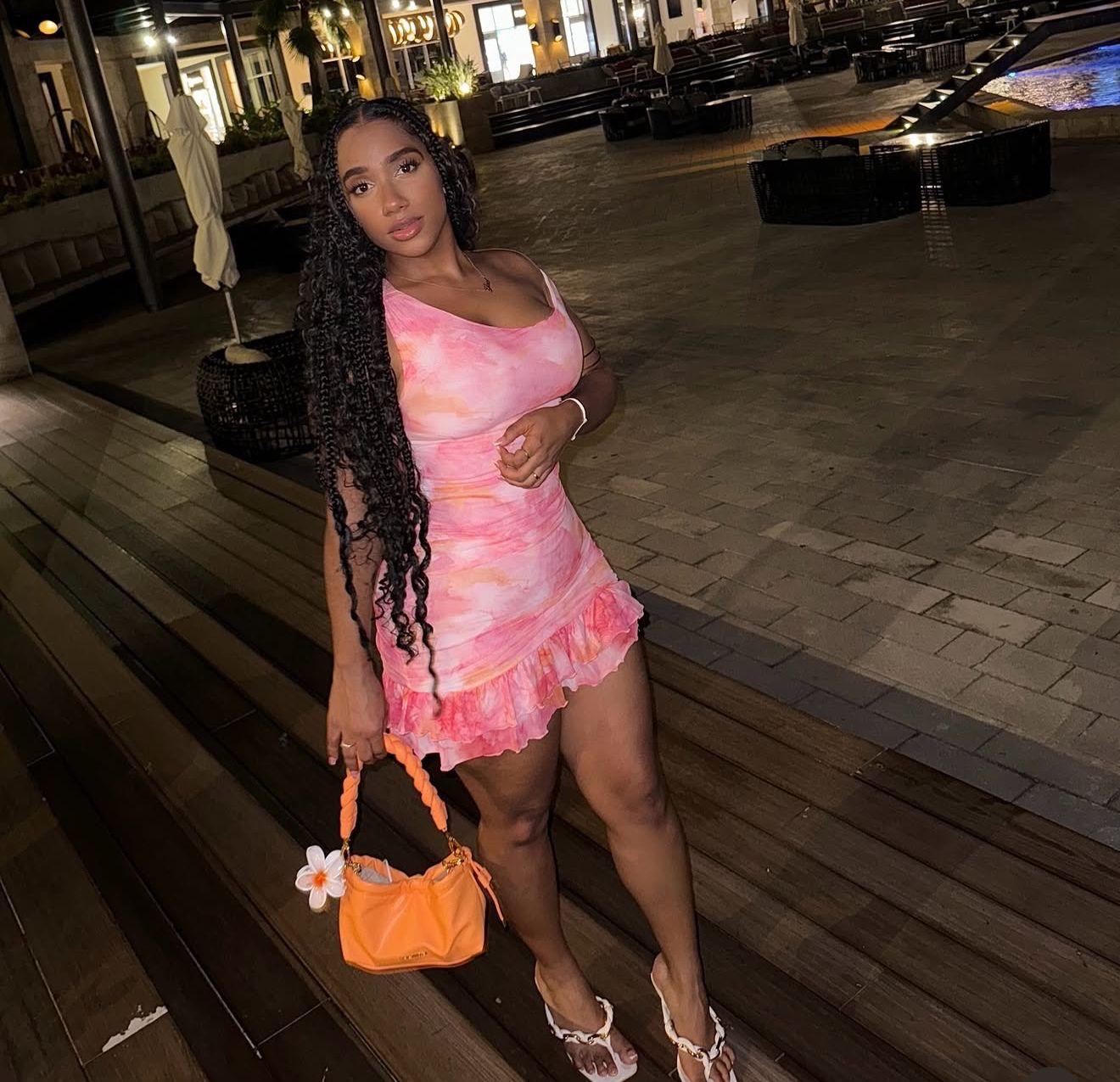 695774907 | KAREN | Chica