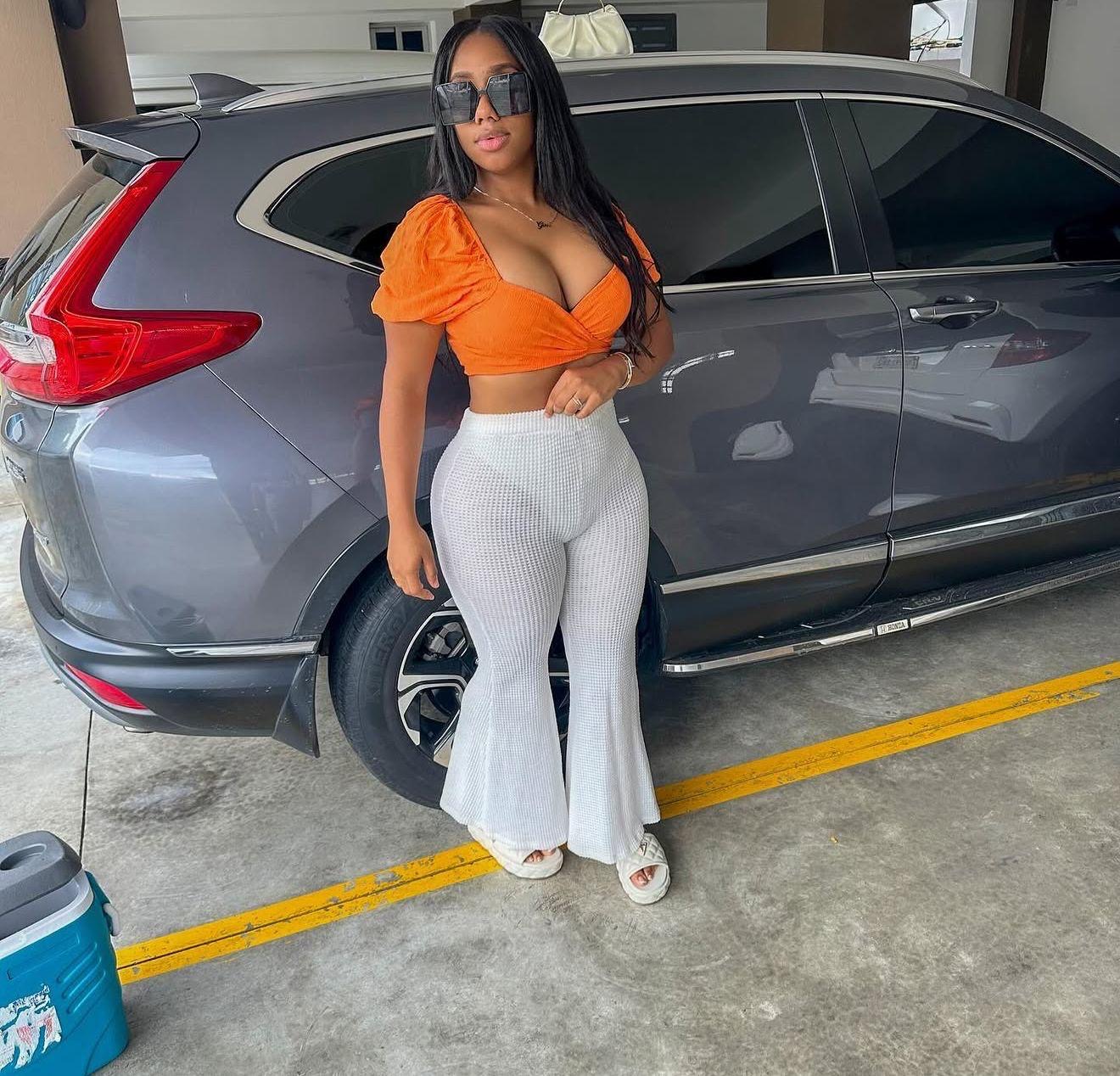 695774907 | KAREN | Chica