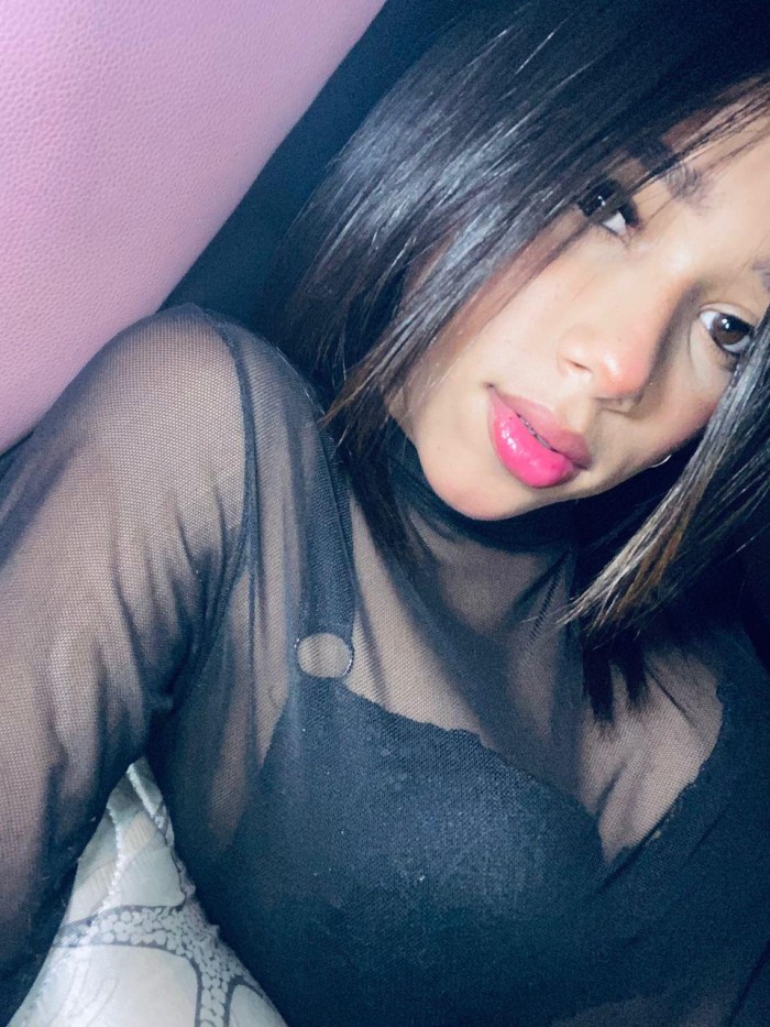 604357390 | KLOE | Chica