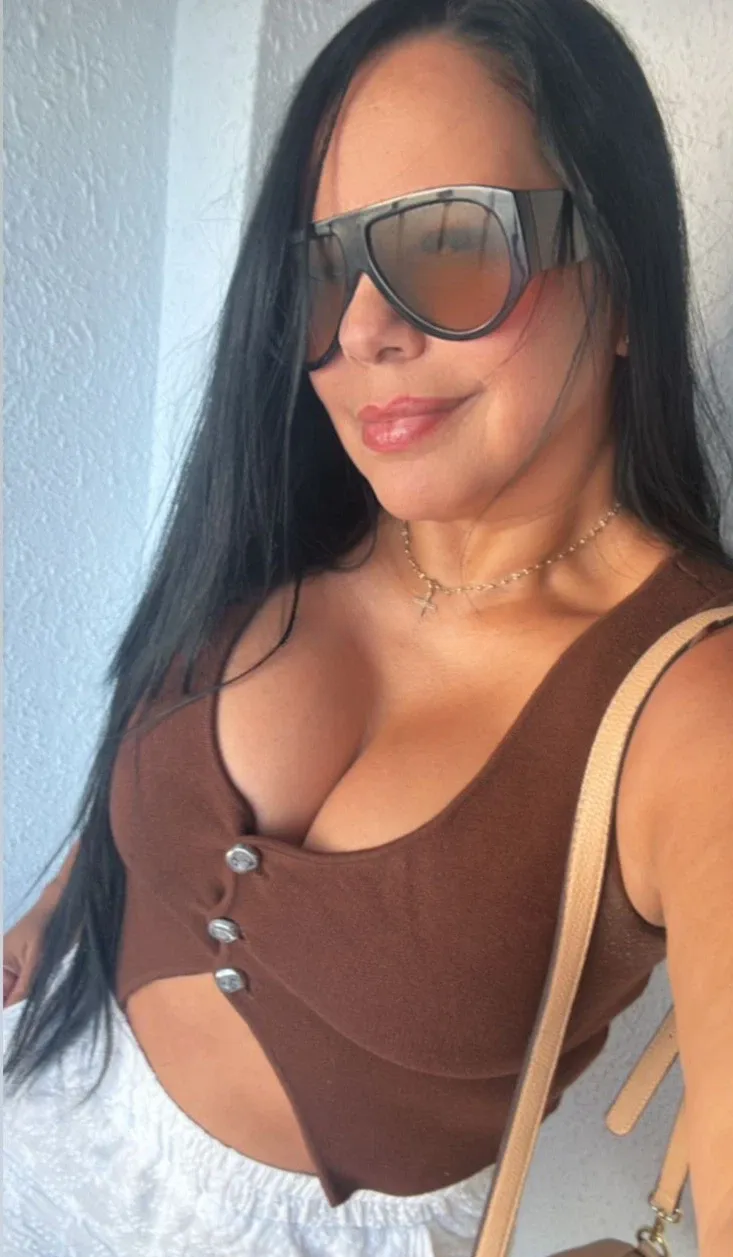 643700423 | Yuli | Chica