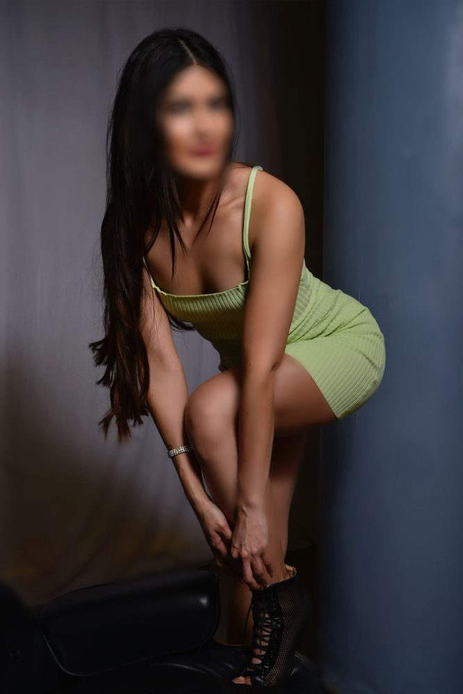 640262571 | NATHALY | Chica