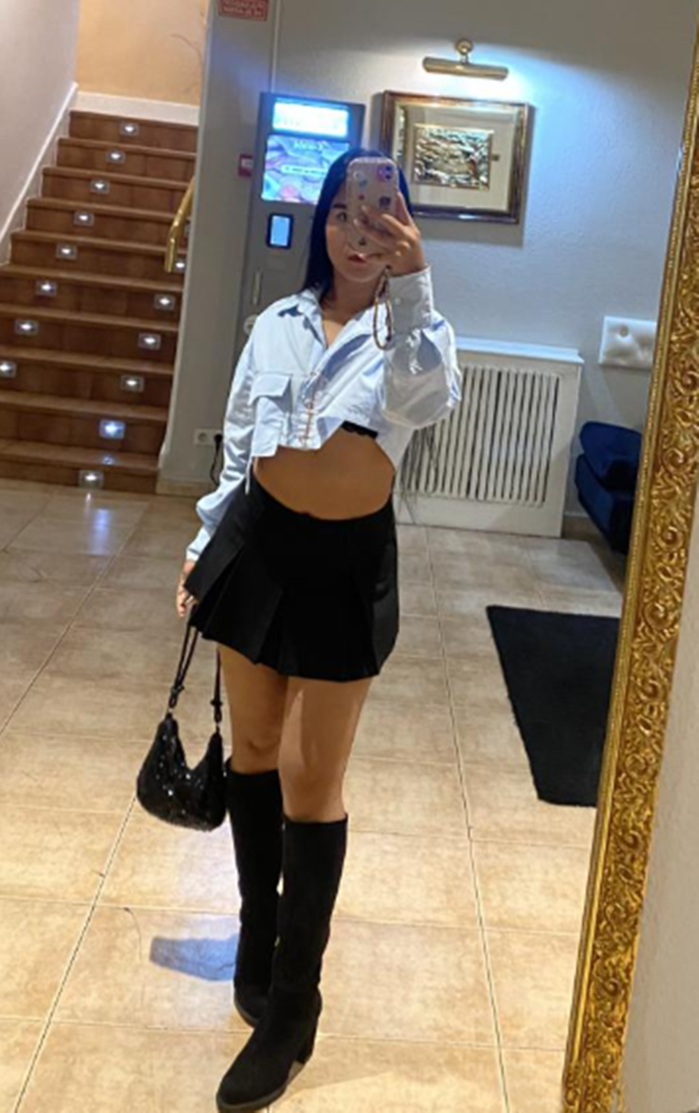 677701716 | MIA | Chica