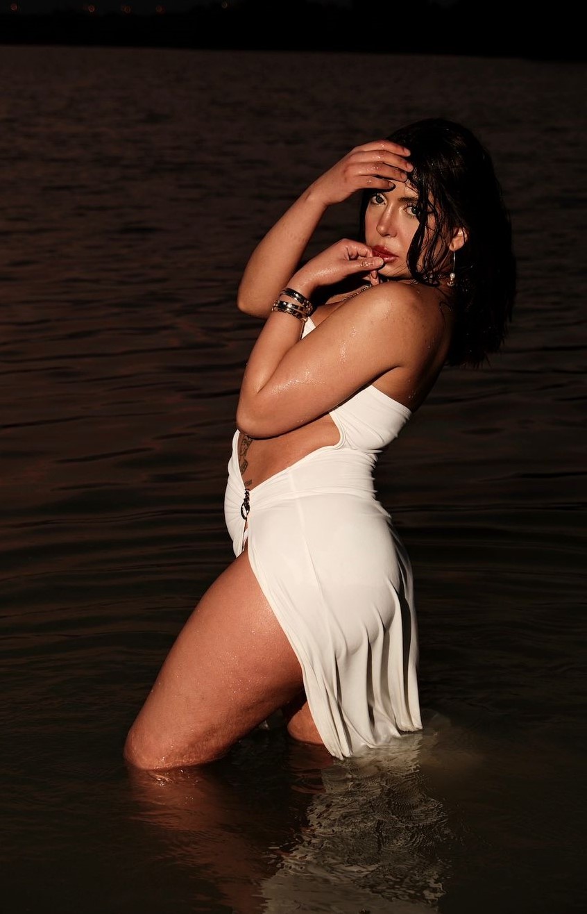 631209481 | NAIA | Chica