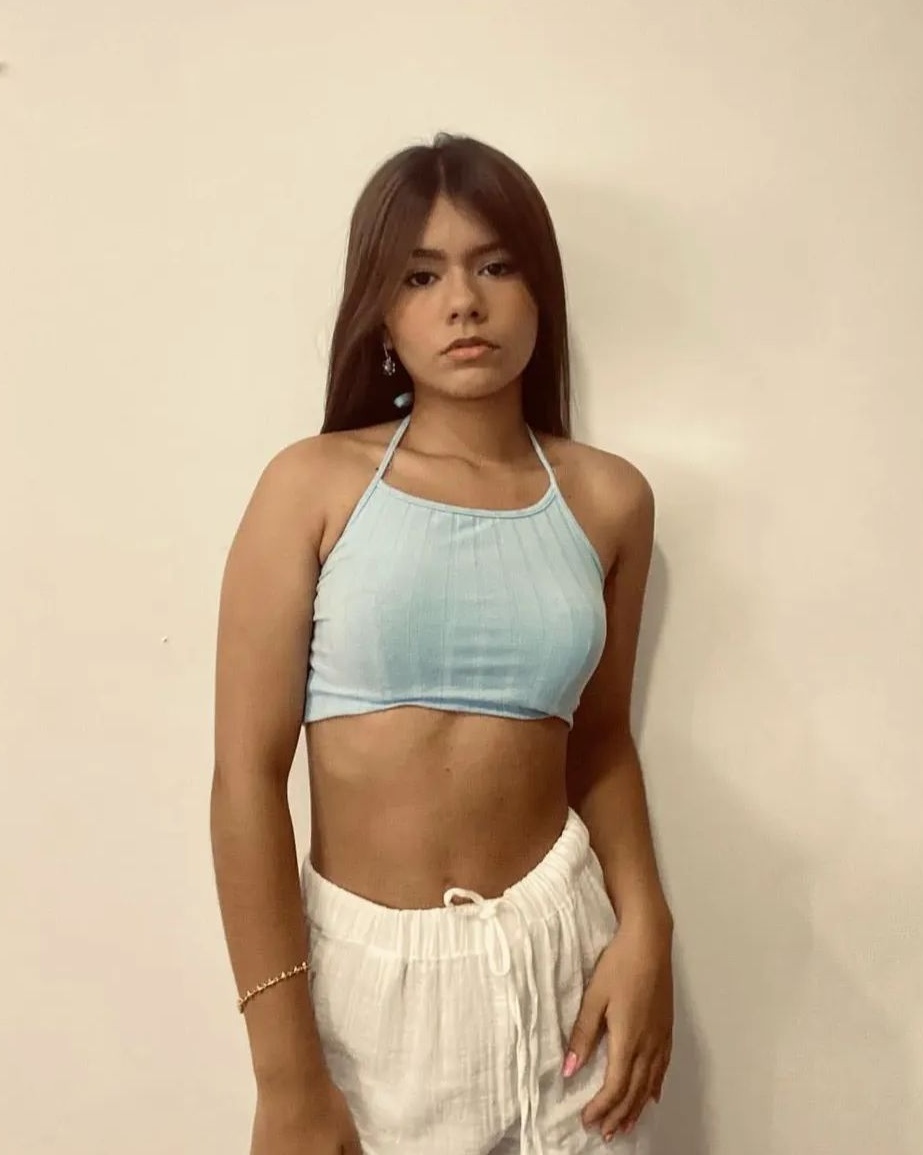 678945336 | CLOE | Chica