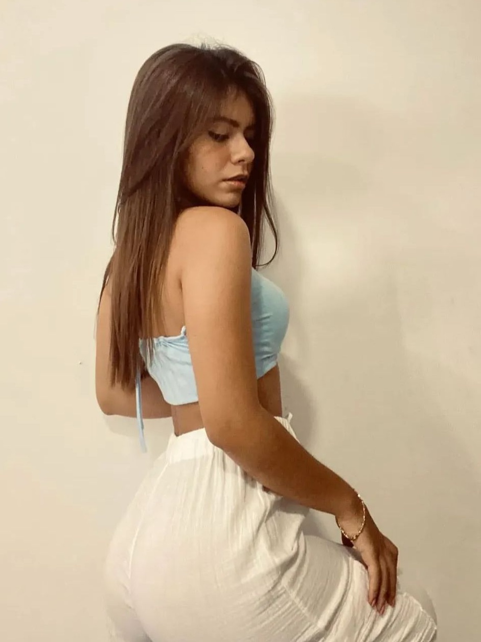 678945336 | CLOE | Chica