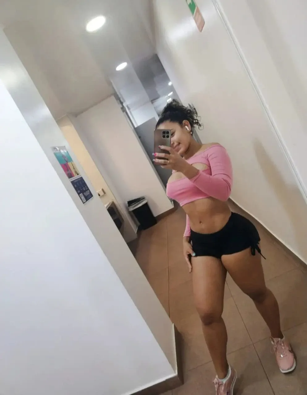 602843863 | ISABELLA | Chica