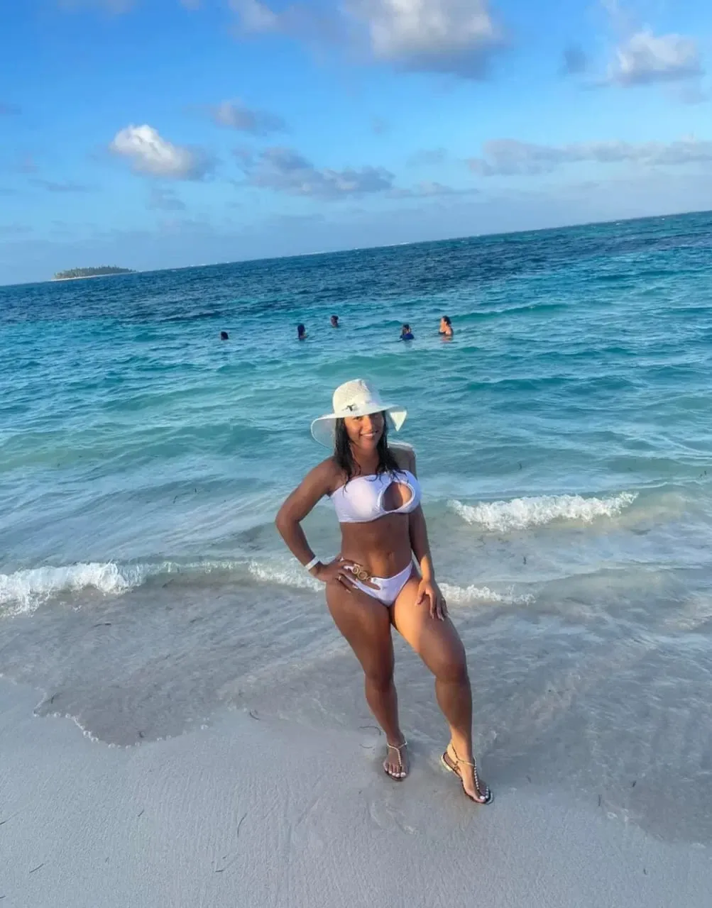 602843863 | ISABELLA | Chica