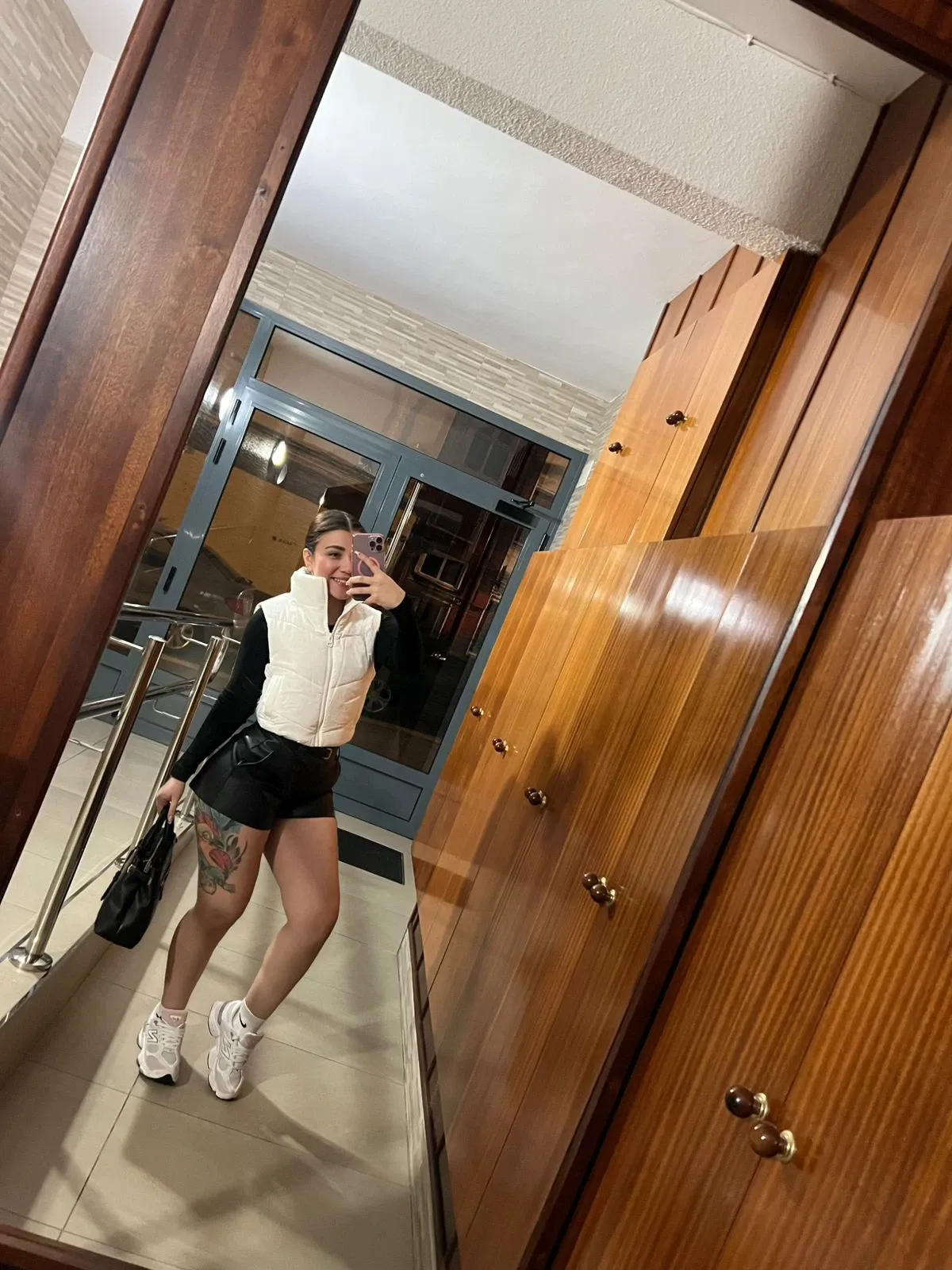 612215077 | CHENOA | Chica