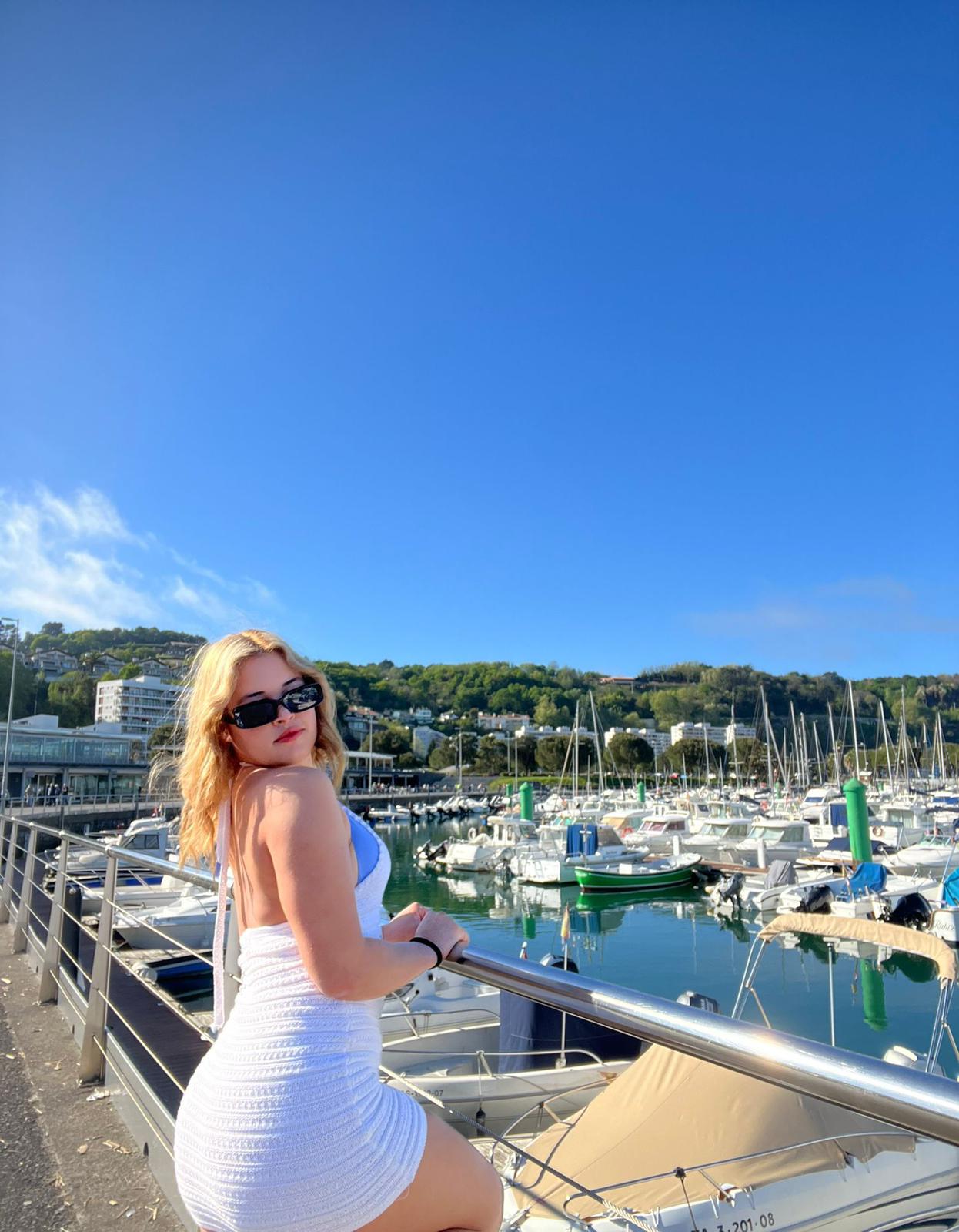 687013406 | KATTY | Chica